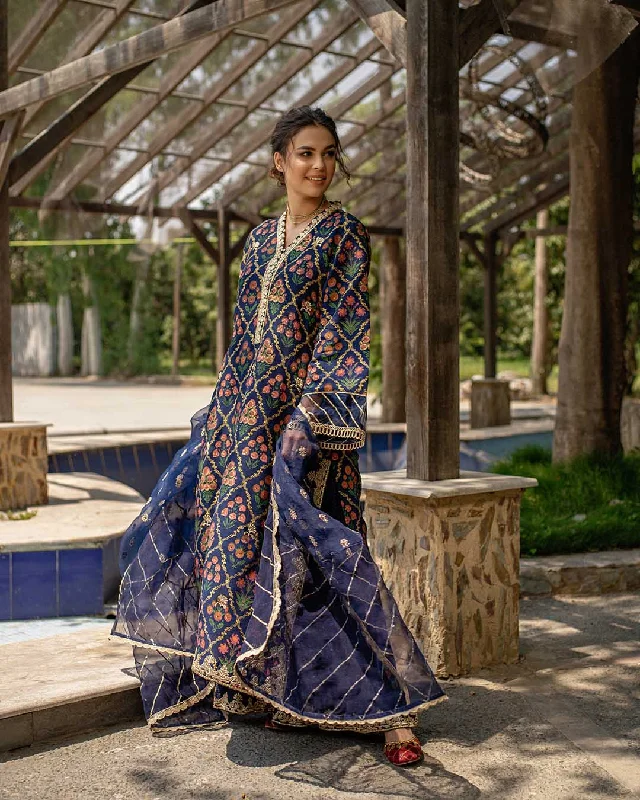 Pakistani Party Wear Trouser Suits with Long Kameez Trousers Versatile Stylish