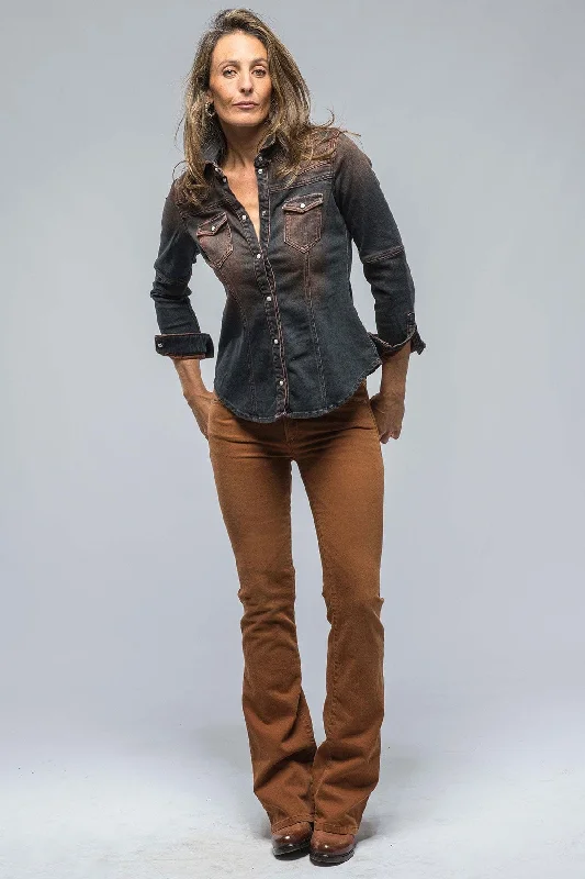 Maddi Fitted Western Snap Shirt In Ruggine Over Dye Fitted T-Shirt Seamless Stretchy Maddi Fitted Western Snap Shirt In Ruggine Over Dye Fitted T-Shirt Seamless Stretchy