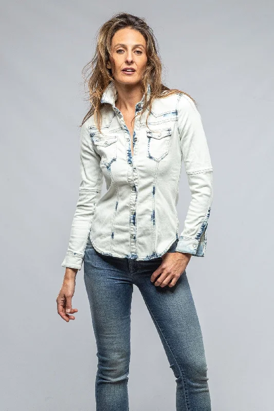 Maddi Fitted Western Snap Shirt In White Over Dye Zippered Front Buttoned Front Snap Front